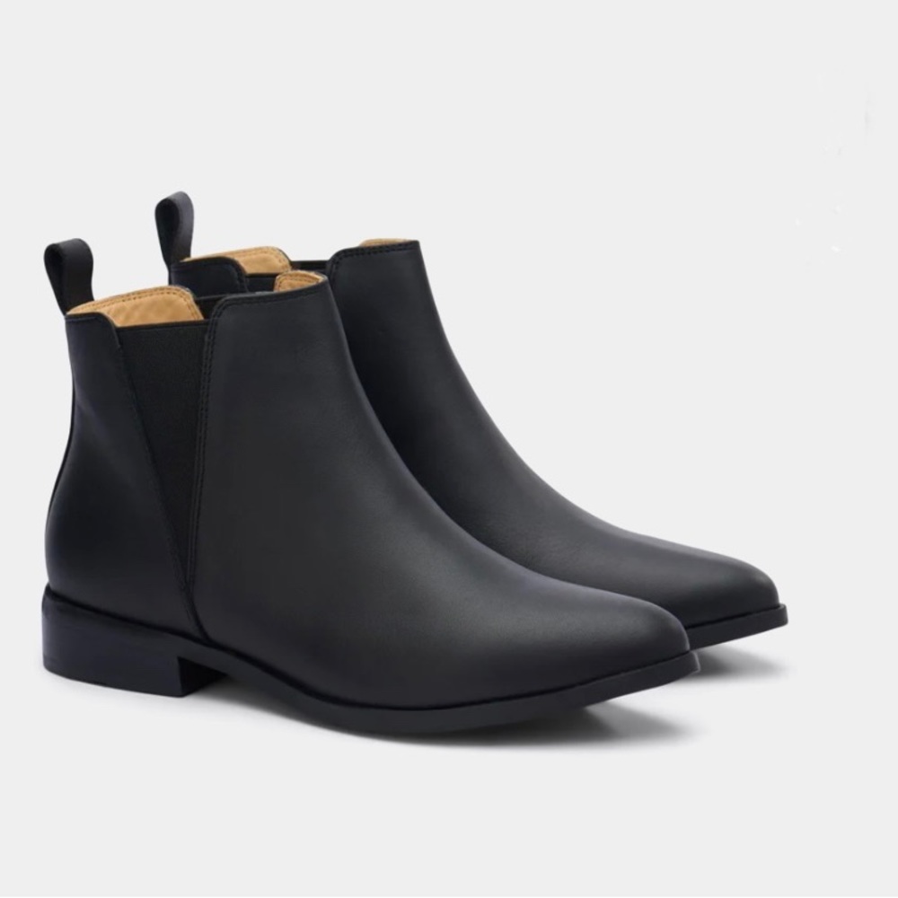 Nisolo Chelsea Communter Botes sz 9. All black boots, soft, beautiful leather.